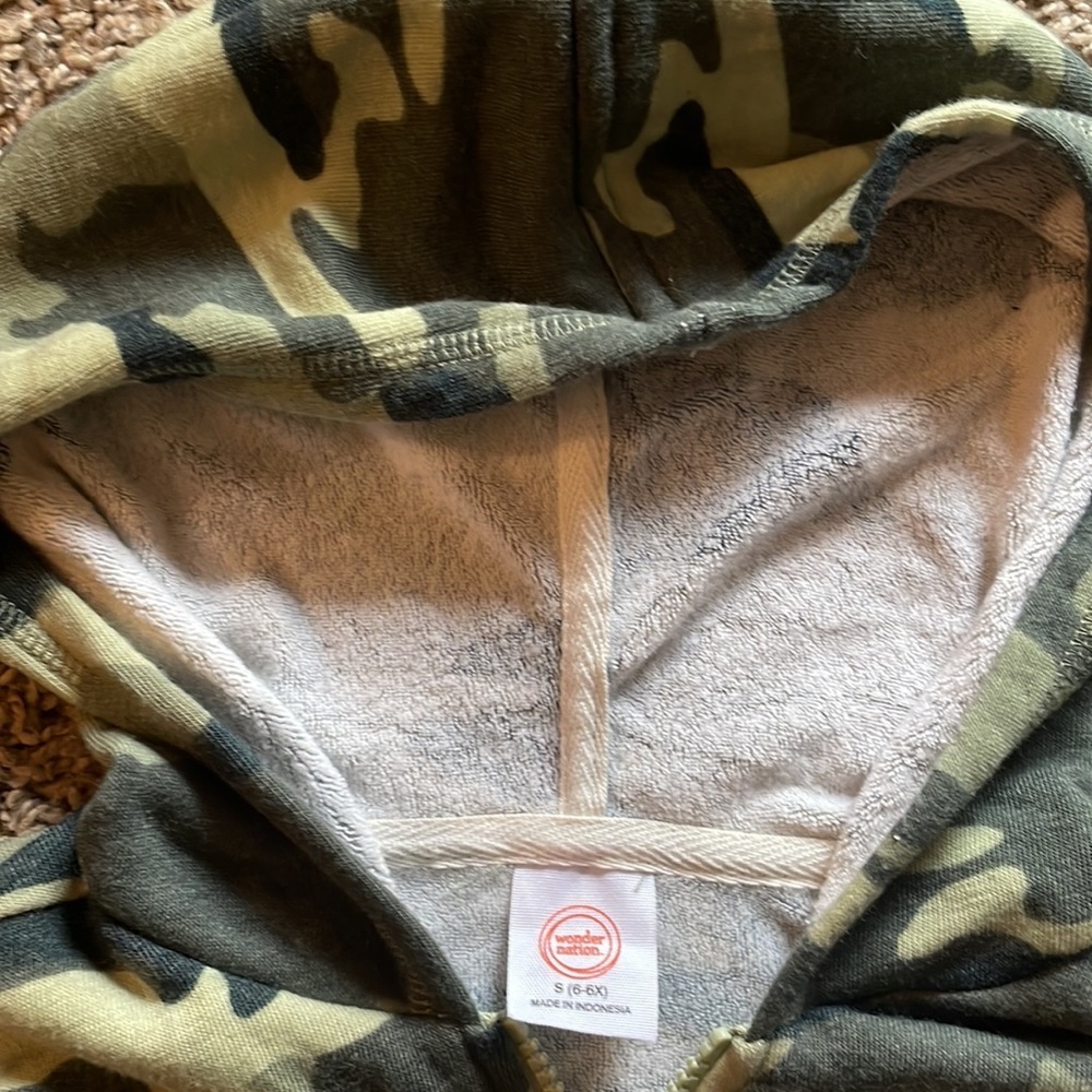 Wonder Nation Long Sleeve Green Camo Zip Up Hoodie RainBow Detail - Picture 2 of 7